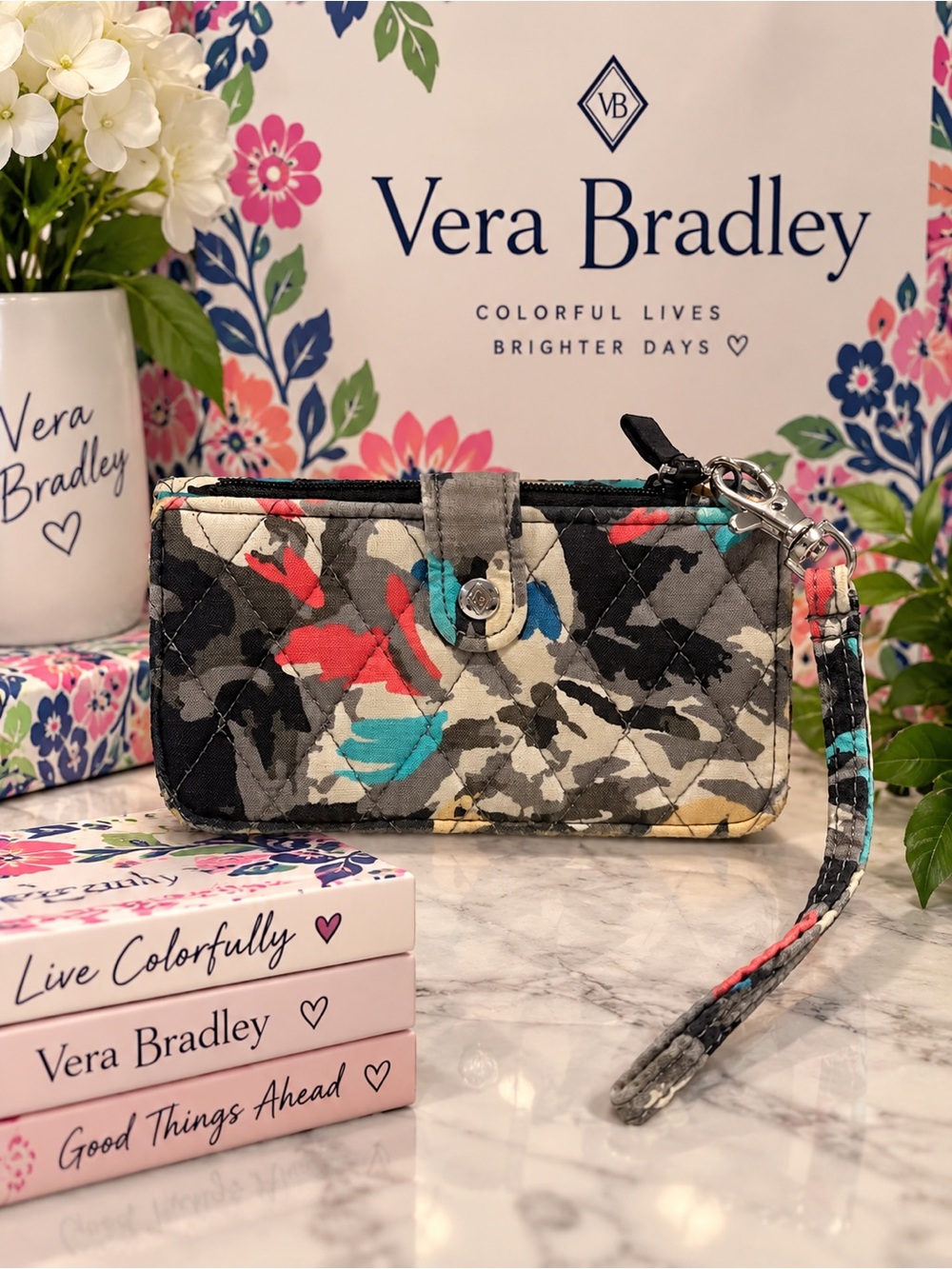 ✨ EUC Vera Bradley Splash Floral Euro Trifold Wallet Wristlet – Retired Pattern